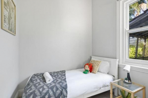 Lovely Single Room - Nearby Transport & Shops - Shared Bathroom